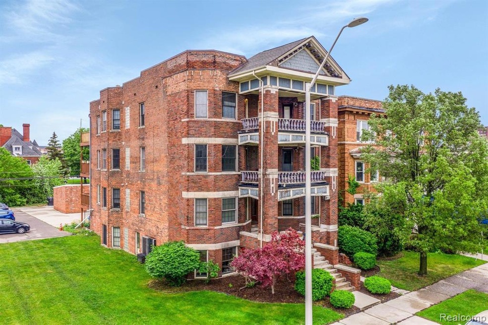 242 E Palmer St unit 3, Detroit, MI 48202 - photo 1