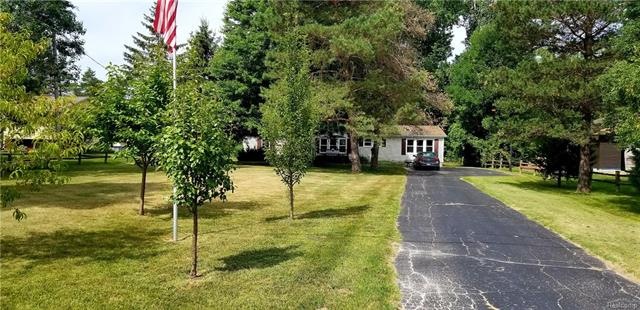 7455 Gillette Rd, Flushing, MI 48433 - photo 1