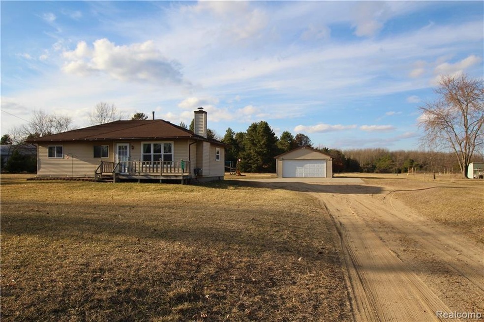 8405 E Coldwater Rd, Davison, MI 48423 - photo 1