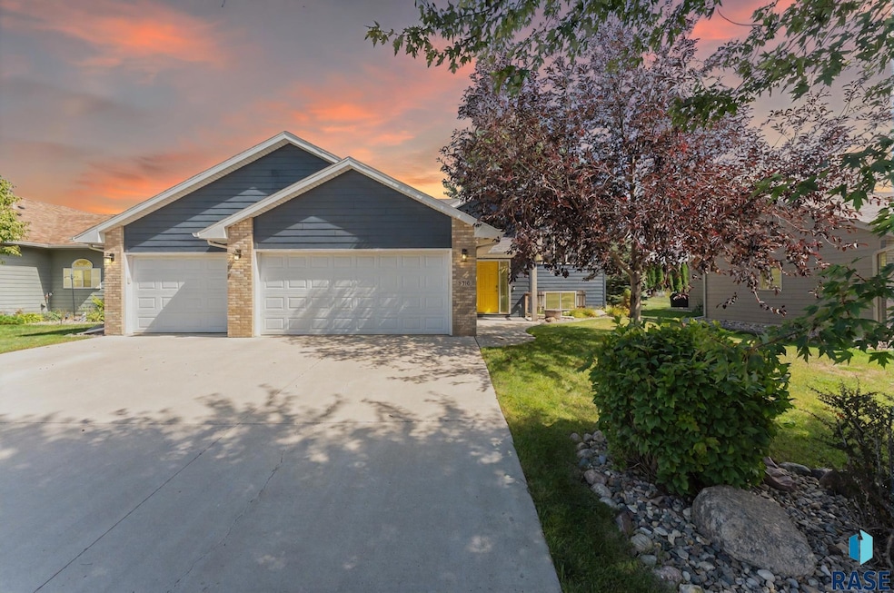 5216 S Arden Ave, Sioux Falls, SD 57108 - photo 1