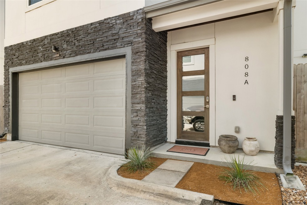 Freestanding 2-story end-unit home with ground floor living and a turfed backyard!