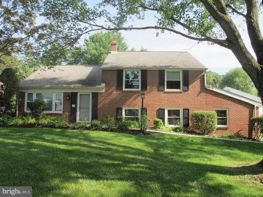 233 Canterbury Dr, Wallingford, PA 19086 - photo 1