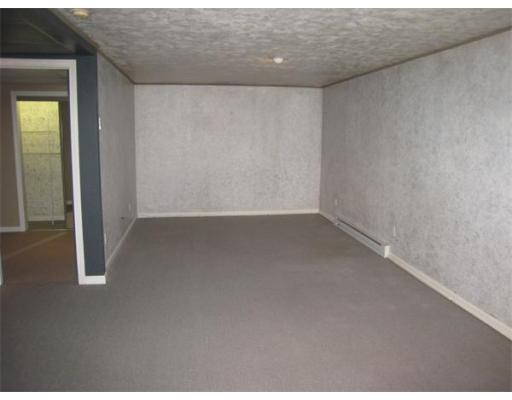 92 Aldrich St unit 2, Uxbridge, MA 01569 - photo 1