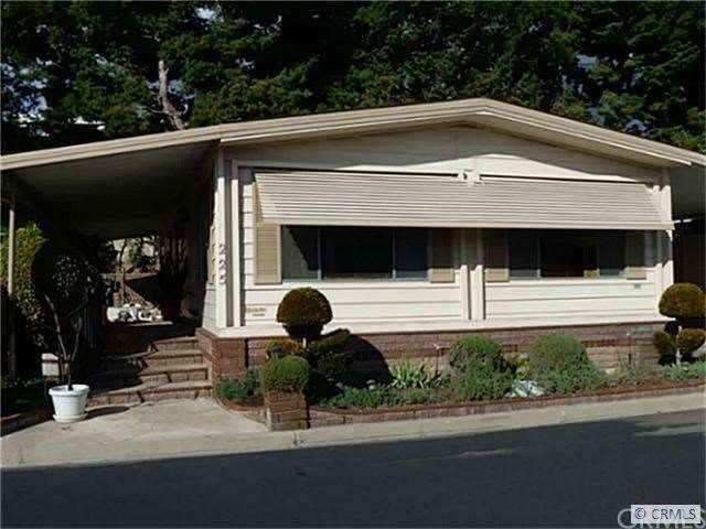 Entrance to home has EZ access with secure hardsca