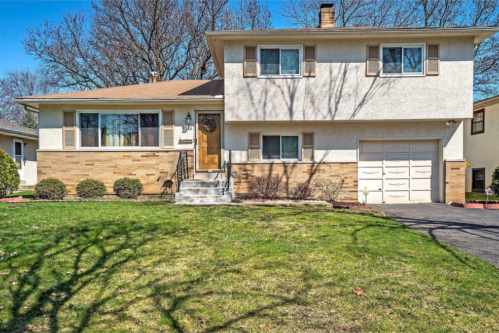 5332 Sprucewood Rd, Columbus, OH 43229 - photo 1