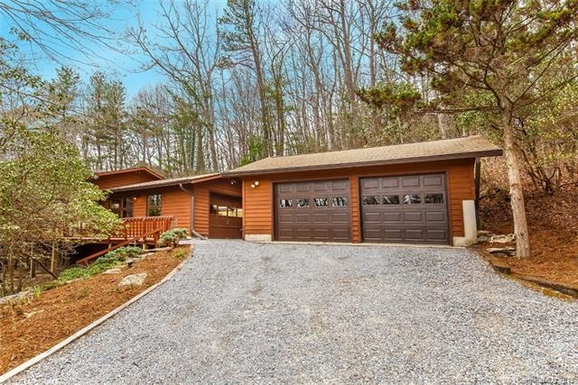 Welcome to 336 Soquili Drive... close to the gate,