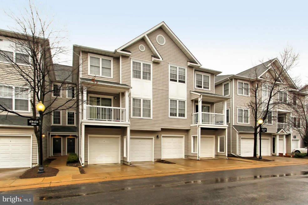 4514 Superior Square, Fairfax, VA 22033 - photo 1