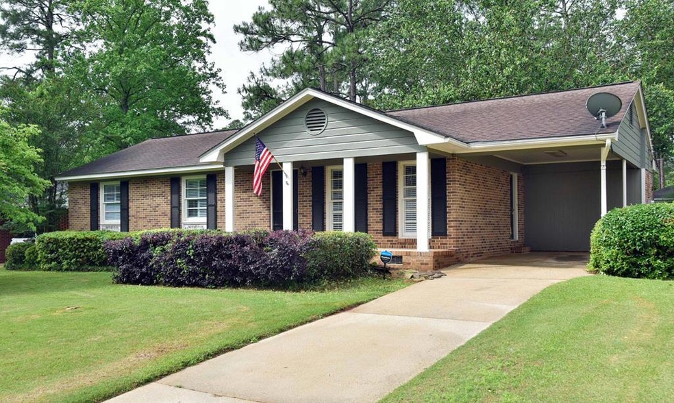 1813 W Lakeridge Dr, Albany, GA 31707 - photo 1