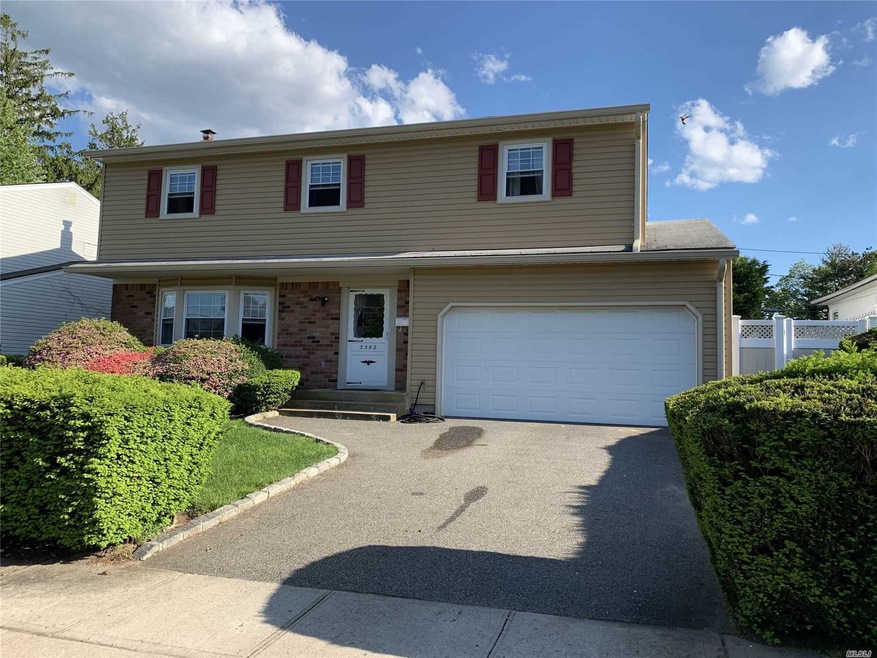 3582 Fams Ct, Levittown, NY 11756 - photo 1