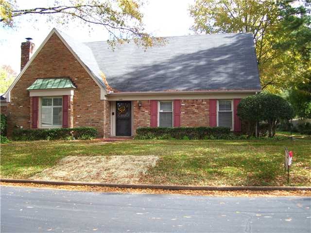 Enjoy care free living in Beautiful Brick Cluster 