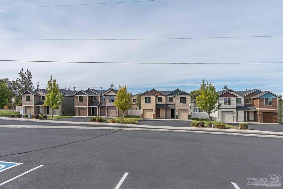 2215 SW 22nd St, Redmond, OR 97756 - photo 1