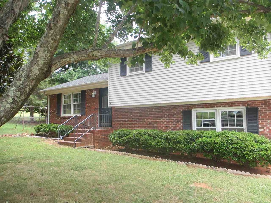 609 Lyman Rd, Inman, SC 29349 - photo 1