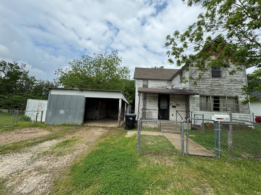 808 S Lamar Ave, Denison, TX 75021 - photo 1