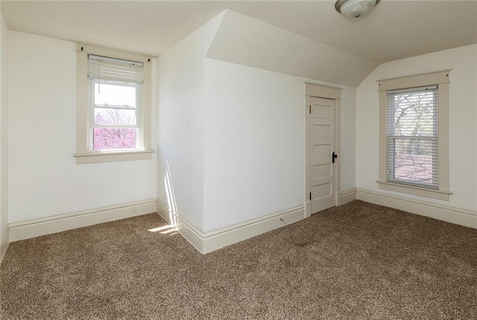 4200 SW 9th St, Des Moines, IA 50315 - photo 1