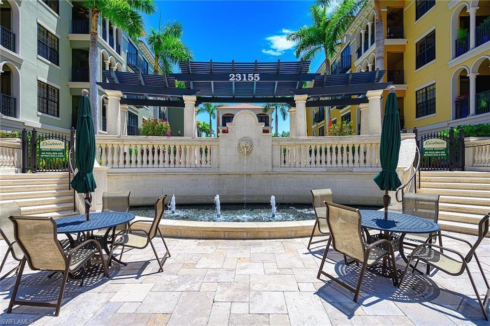 Outside entrance to stunning pool are