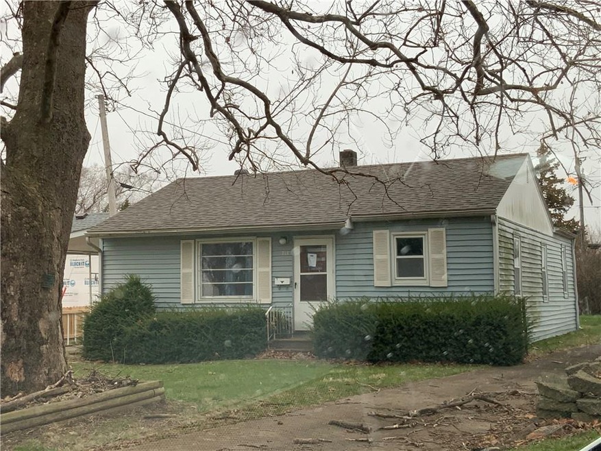 713 E 21st Street Place S, Newton, IA 50208 - photo 1