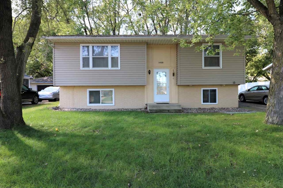 1408 Ingersoll Rd, Waterloo, IA 50701 - photo 1