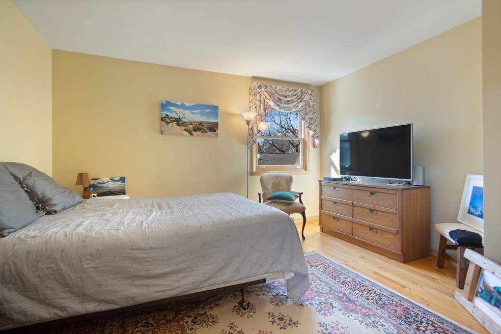 857 S Euclid Ave, Elmhurst, IL 60126 - photo 1