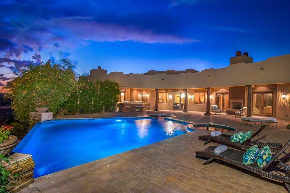 Night Pool & Spa