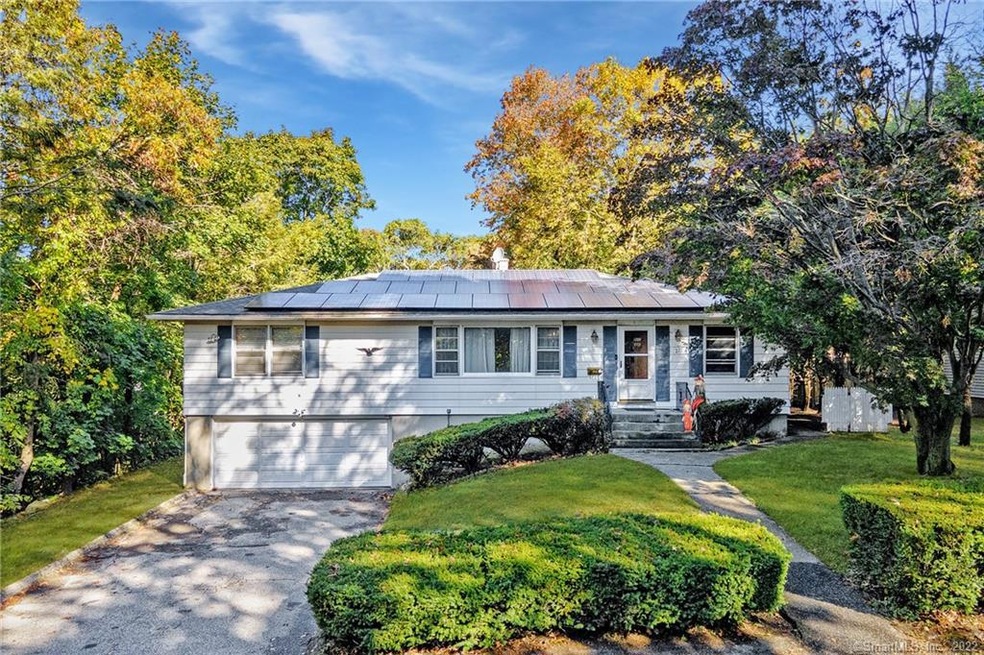 27 Citizens Ave, Waterbury, CT 06704 - photo 1