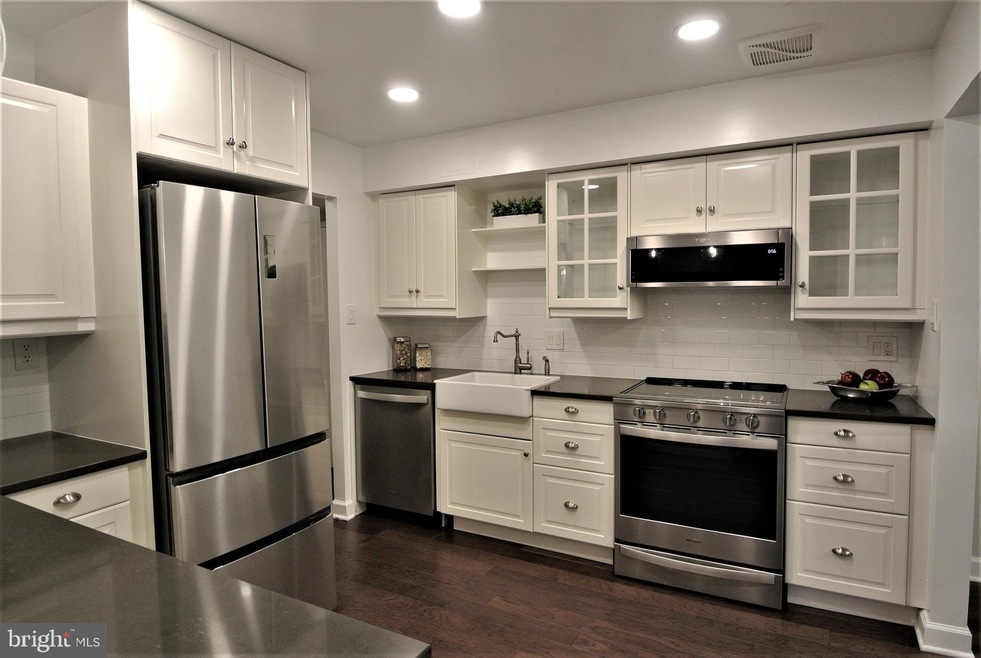 11323 Commonwealth Dr unit 3, Rockville, MD 20852 - photo 1