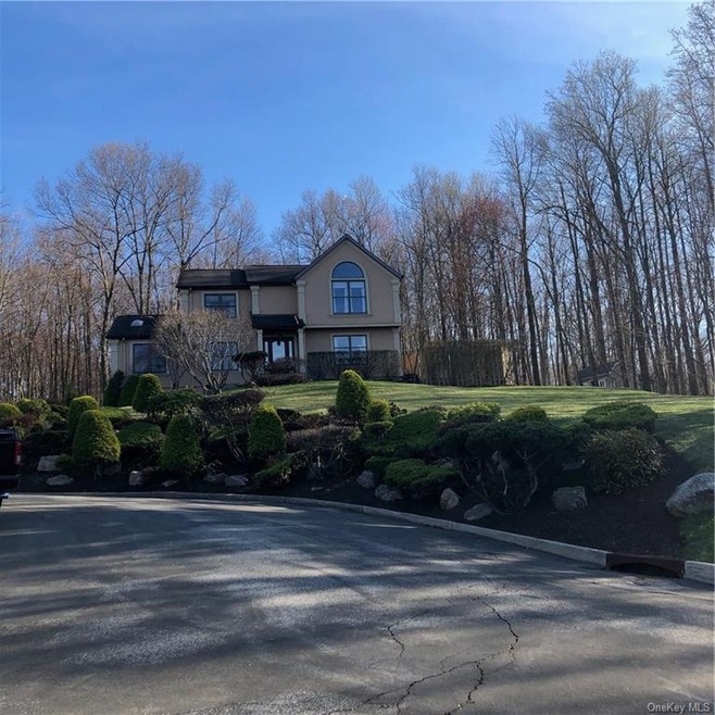 8 Dennis Dr, Highland Mills, NY 10930 - photo 1