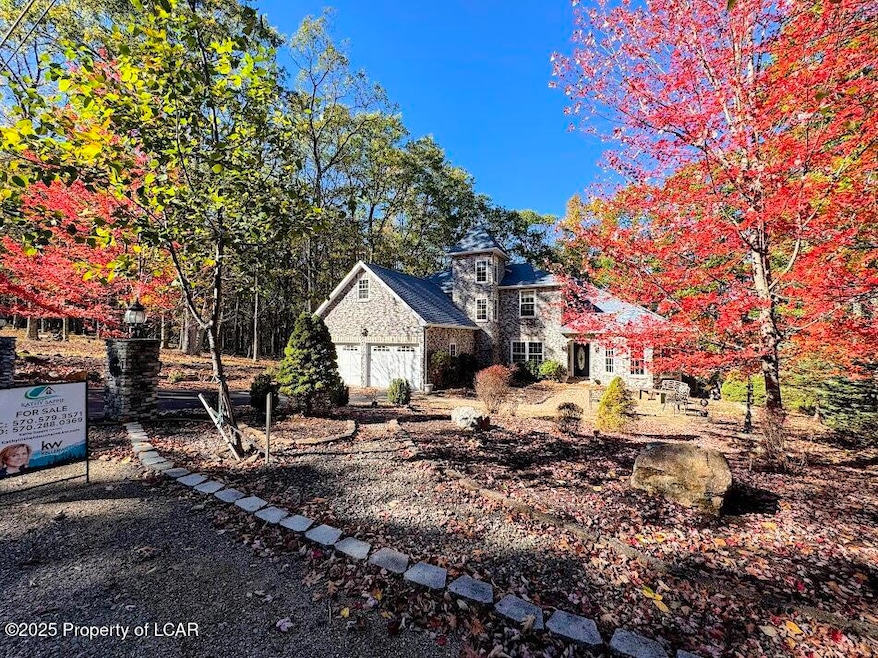 113 Silver Cloud Ln, Hazleton, PA 18202 - photo 1