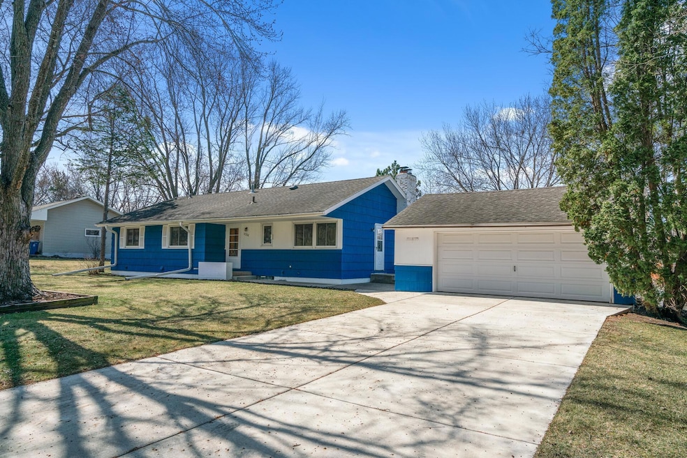 5208 Birch Rd, Minnetonka, MN 55345 - photo 1