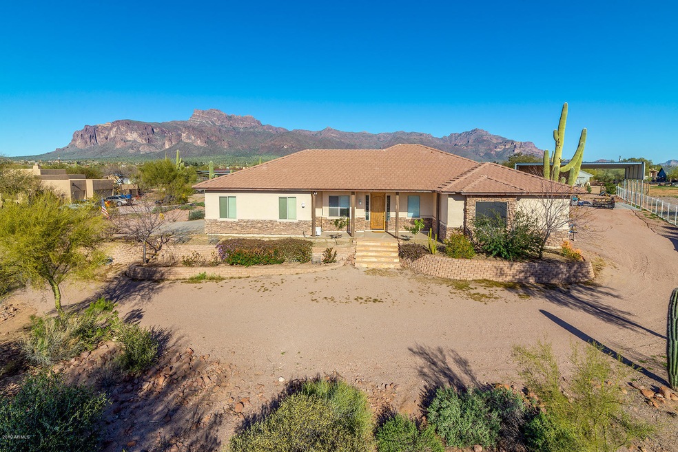 FRONT OF HOME - VIEWS!