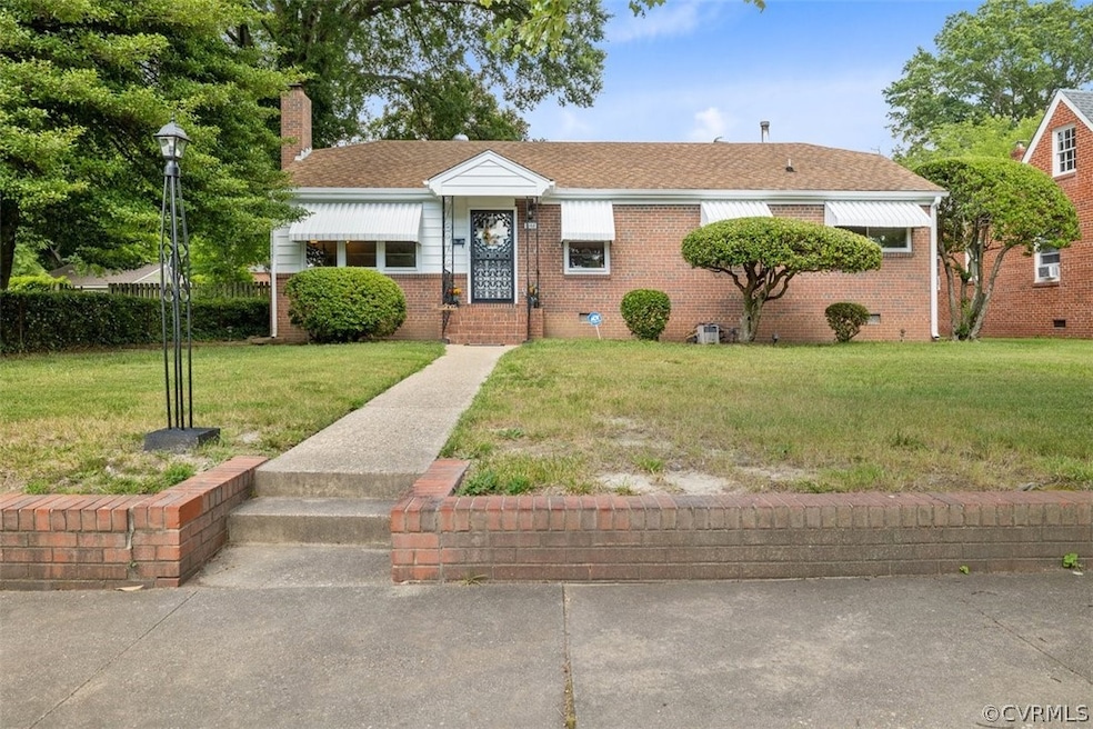 View of front of home featuring a front lawn