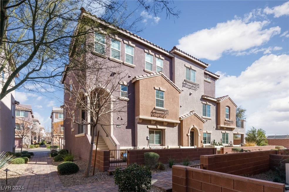 Front of end unit townhome
