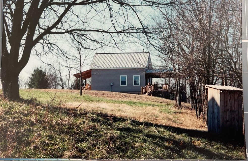 101 W Grapevine Ln, Willisburg, KY 40078 - photo 1