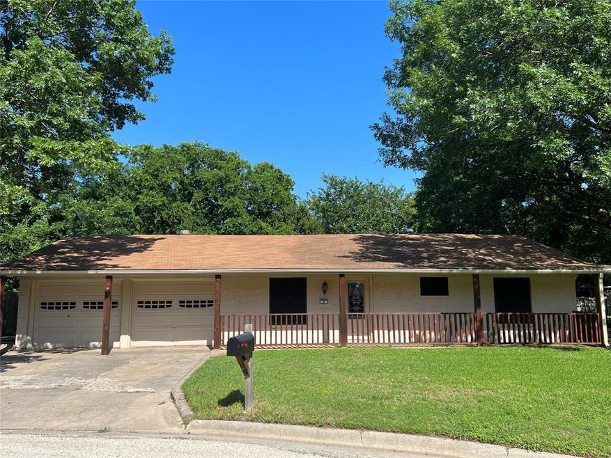 8 Brookhollow Cir, Gainesville, TX 76240 - photo 1