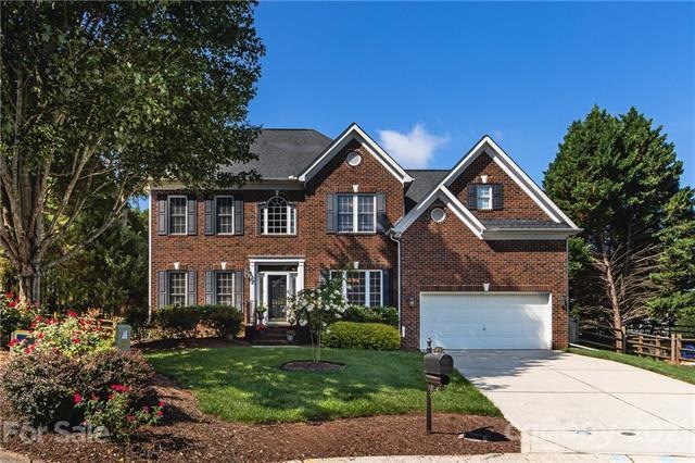 Amazing Somerset home on cal-de-sac!