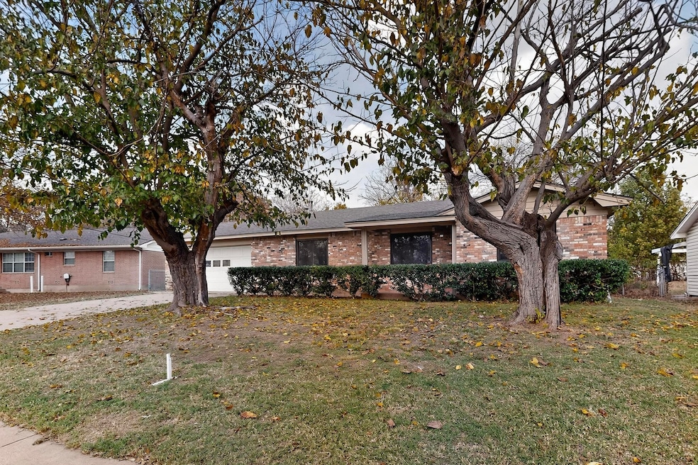 1705 E Hilton St, Sherman, TX 75090 - photo 1