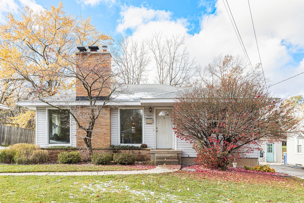 1305 Carlton Ave NE, Grand Rapids, MI 49505 - photo 1