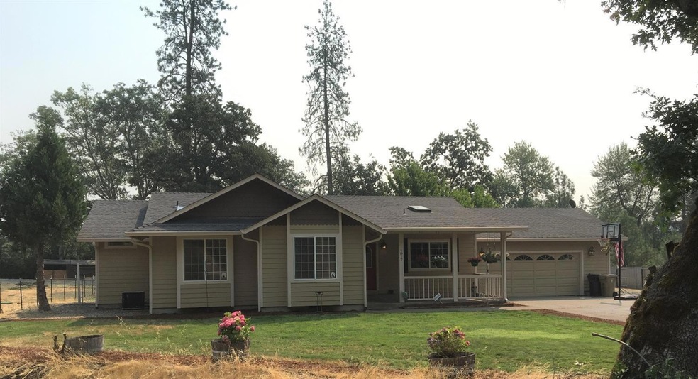 1077 Barker Dr, Merlin, OR 97532 - photo 1