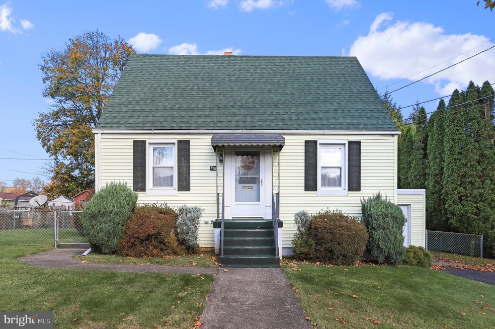 908 Fairview Rd, Hagerstown, MD 21742 - photo 1