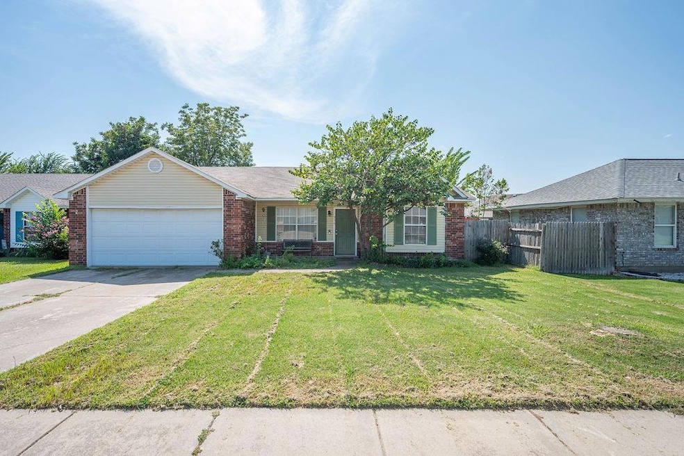 936 NW 15th St, Moore, OK 73160 - photo 1