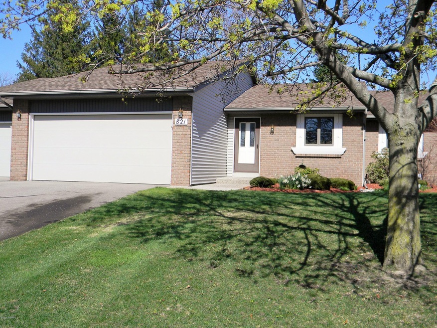 821 Creekridge Dr_Front