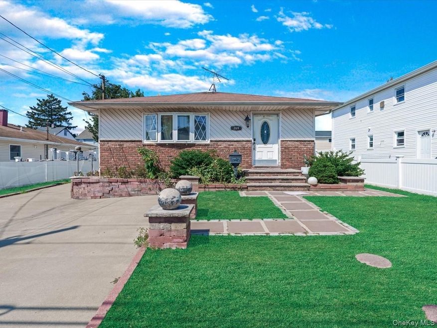 Pending $569,000 • Co-Listing Agent