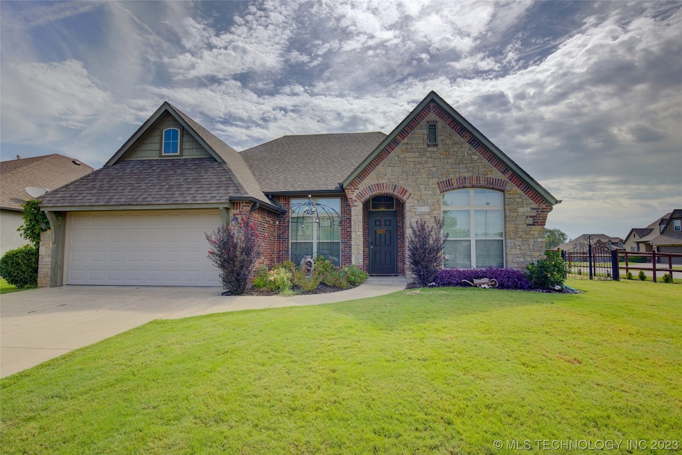 8119 S Hemlock Ave, Broken Arrow, OK 74011 - photo 1