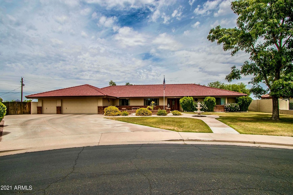 Gorgeous Custom Home in North Mesa!