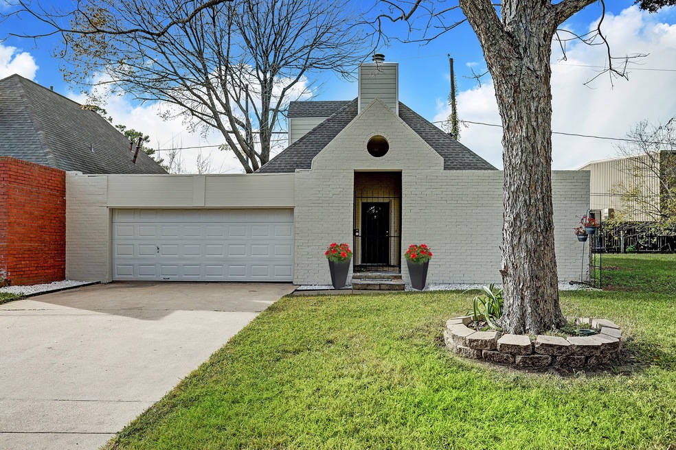 1715 Gingerleaf Ln, Houston, TX 77055 - photo 1