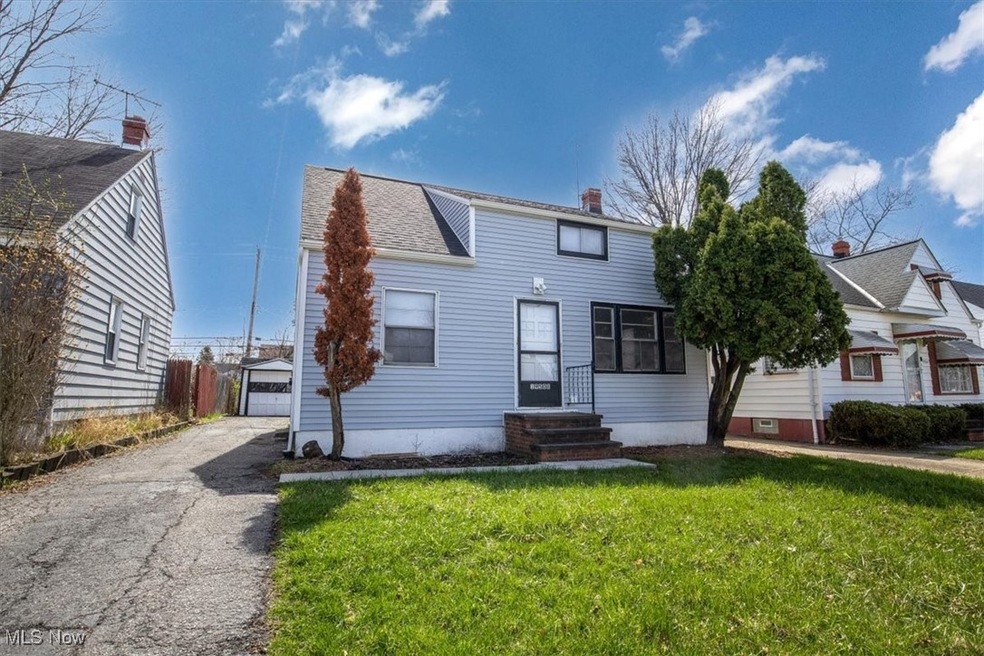 19508 Fairway Ave, Maple Heights, OH 44137 - photo 1