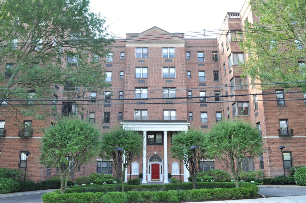 Harbor View unit 3J, Greenwich, CT 06830 - photo 1