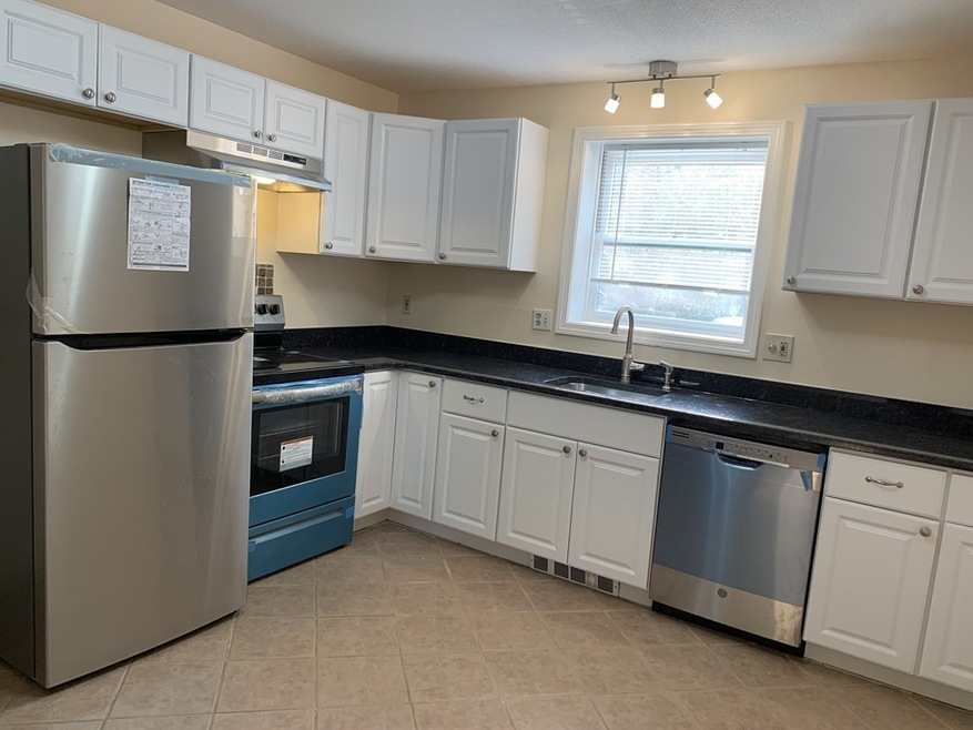 60 Chapin St unit B, Holyoke, MA 01040 - photo 1