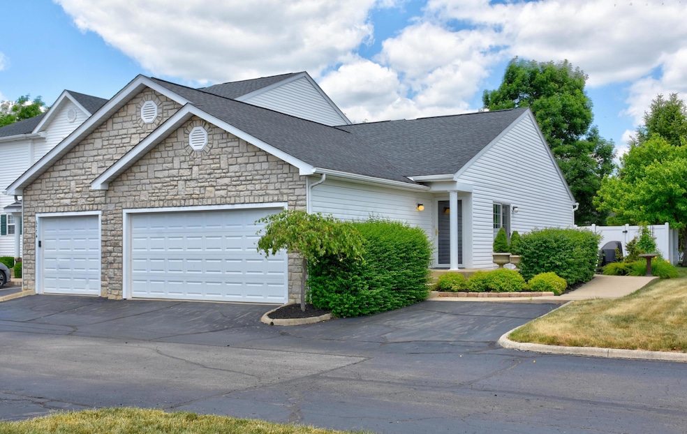 6776 Lagrange Dr unit 60E, Canal Winchester, OH 43110 - photo 1