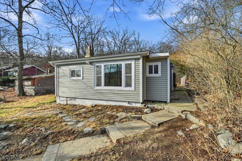 33 Setting Sun Trail, West Milford, NJ 07480 - photo 1