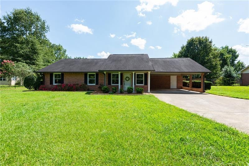 Front of 4 sided Brick Home